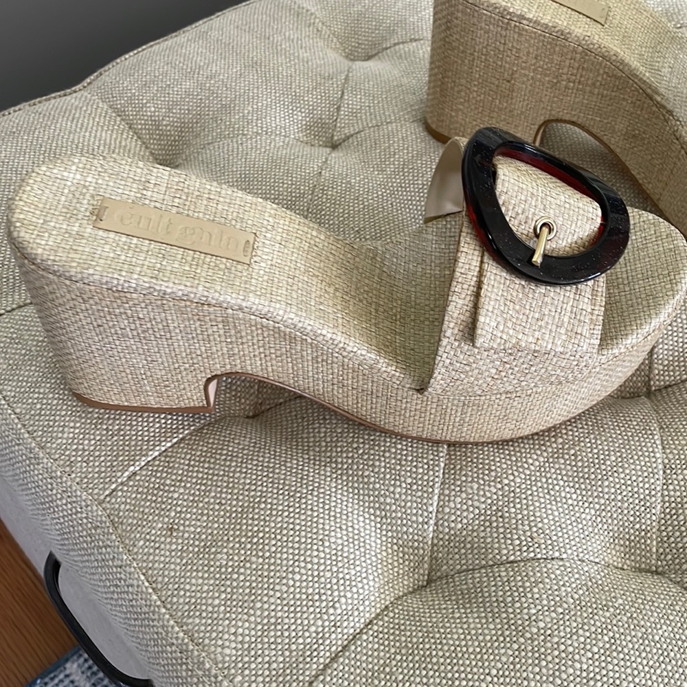 Never worn platform cult Gaia sandal